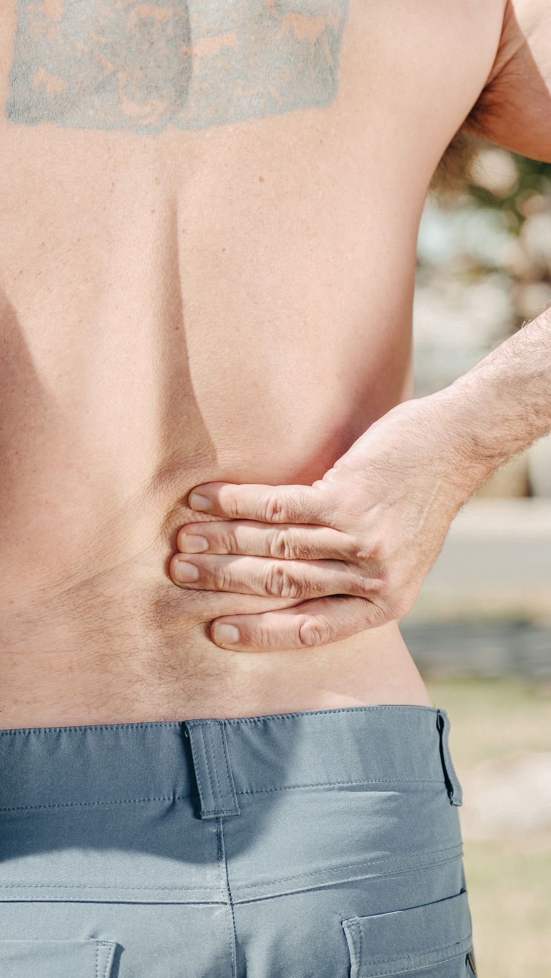 Dor lombar na regiao das costas durante sessao de terapia
